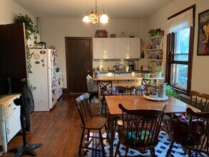 319 Green Ln, Unit 2 in Philadelphia, PA - Building Photo - Building Photo
