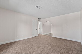5262 Osman Ct in Las Vegas, NV - Foto de edificio - Building Photo