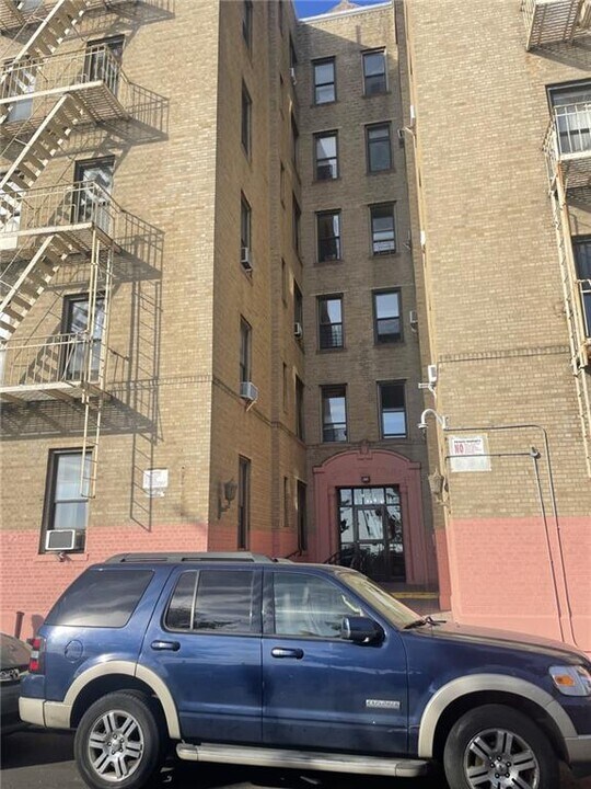 313 Brightwater Ct in Brooklyn, NY - Building Photo