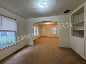 1452 E Central St in Springfield, MO - Building Photo - Building Photo