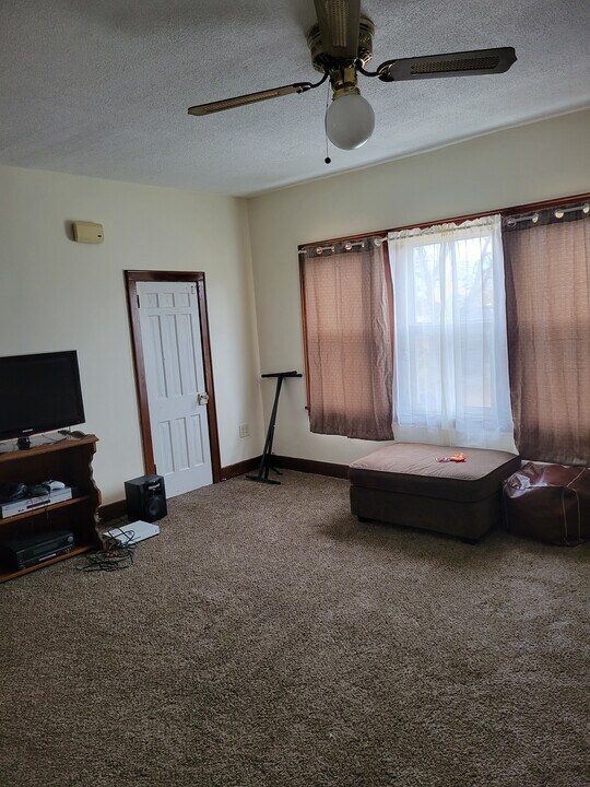 322 S 9th St in Escanaba, MI - Building Photo