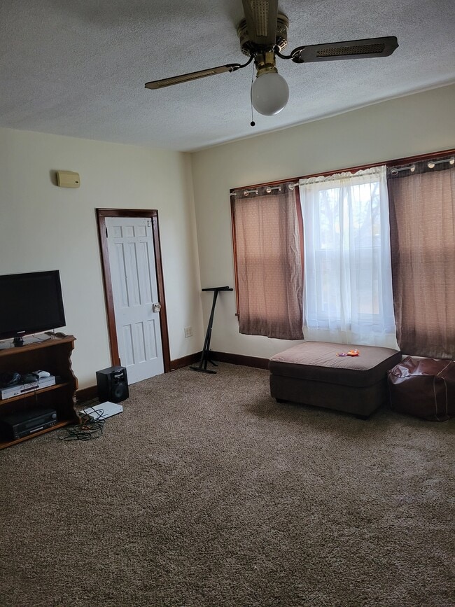 322 S 9th St, Unit 322 South 9th St. Upper