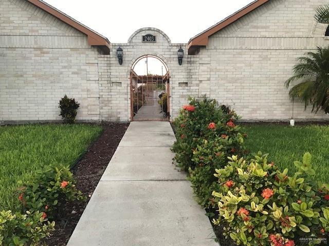 property at 15 West Dr