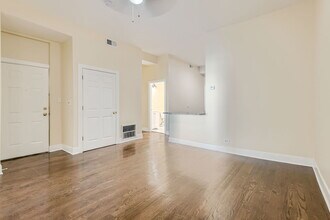 7048 N Clark St in Chicago, IL - Building Photo - Building Photo