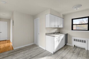 486-490 Essex St in Hackensack, NJ - Building Photo