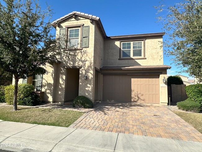 property at 946 W Zion Pl