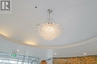 215 Queen St E in Brampton, ON - Building Photo - Building Photo