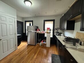 10 Taft St, Unit 3 in Boston, MA - Building Photo - Building Photo