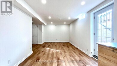 1200 Greenwood Crescent in Oakville, ON - Building Photo - Building Photo