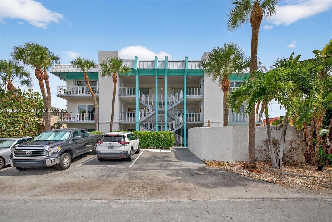 2715 NE 49th St in Fort Lauderdale, FL - Building Photo
