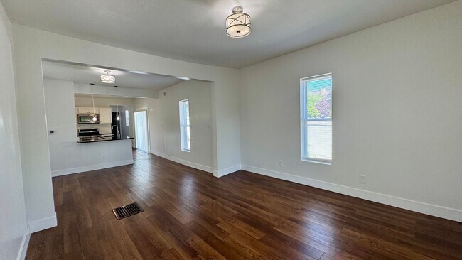 527 James Ave SE in Grand Rapids, MI - Building Photo - Building Photo