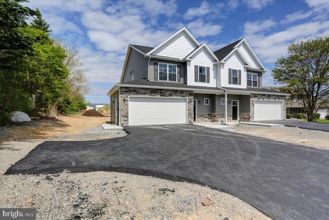 1817 Holly Ln in Chambersburg, PA - Building Photo - Building Photo
