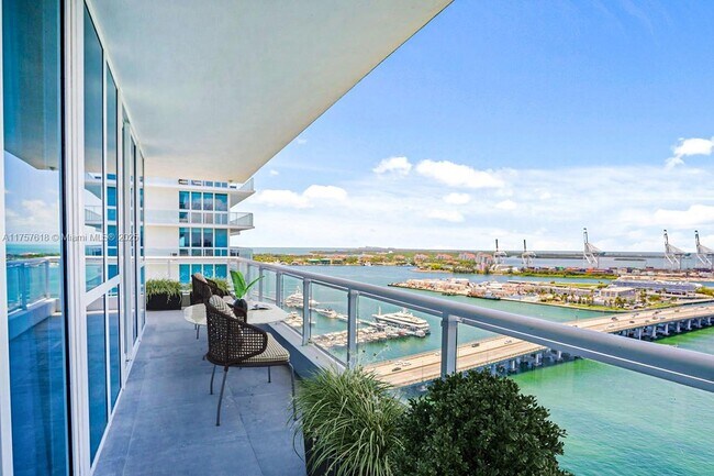 540 West Ave, Unit 2211 in Miami Beach, FL - Building Photo - Building Photo