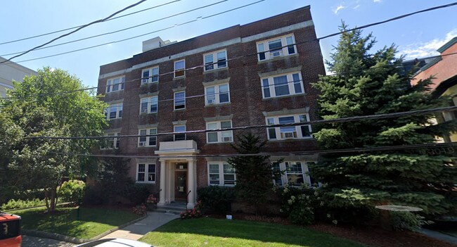 17 Centre St, Unit 1 in Cambridge, MA - Foto de edificio - Building Photo