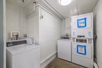 Stadium Heights LLC in Berkeley, CA - Building Photo - Interior Photo