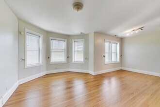 6321 N Artesian Ave in Chicago, IL - Building Photo - Building Photo