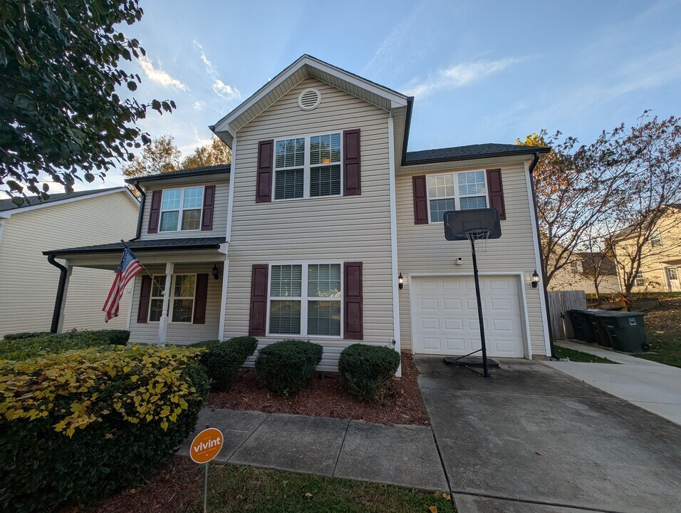 2613 Zola Dr in Greensboro, NC - Foto de edificio