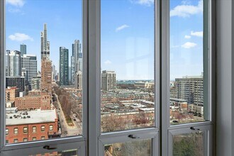 1600 S Indiana Ave, Unit 1308 in Chicago, IL - Foto de edificio - Building Photo