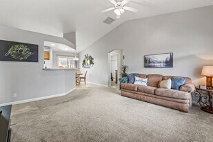 727 W Clark Ave in Nampa, ID - Building Photo