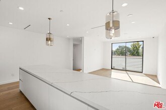 7275 W Hazel Ct in Los Angeles, CA - Building Photo - Building Photo