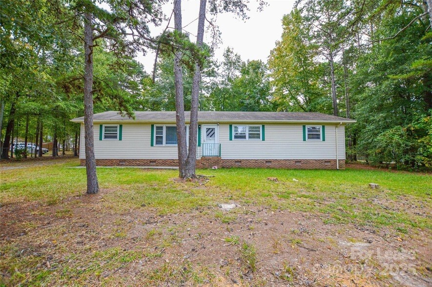 331 Friendship Dr in Matthews, NC - Building Photo