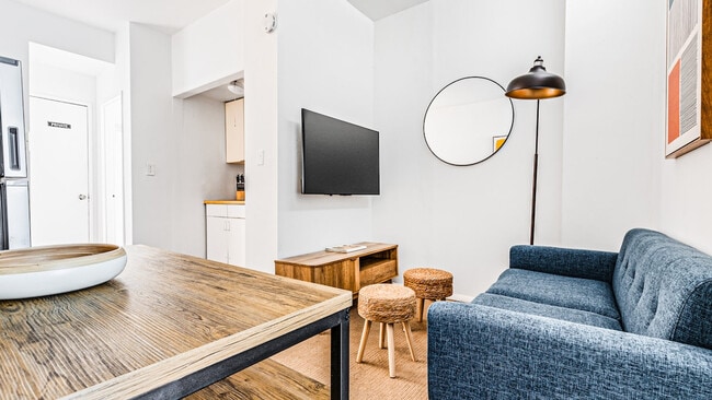 354 W 38th St