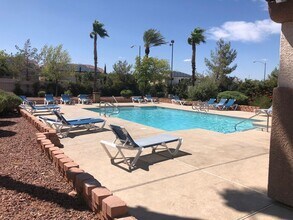 10156 Tree Bark St in Las Vegas, NV - Foto de edificio - Building Photo