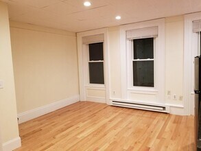71 Pinckney St, Unit 2 in Boston, MA - Foto de edificio - Building Photo