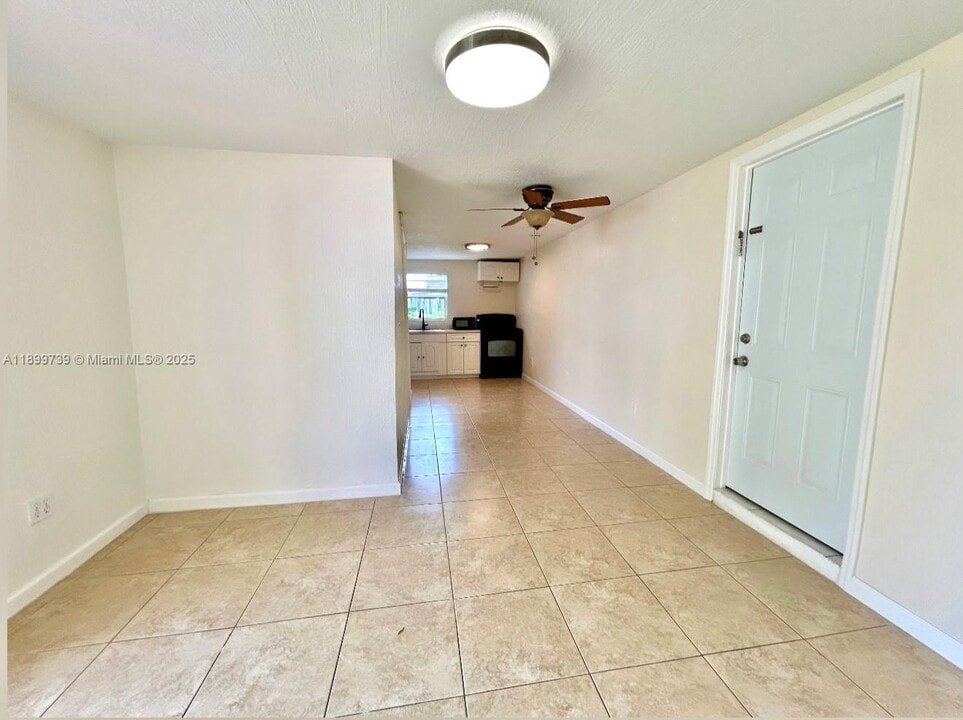 4221 SW 36th St in West Park, FL - Building Photo