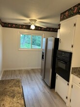 1302 Lyndale Dr in Charleston, WV - Foto de edificio - Building Photo