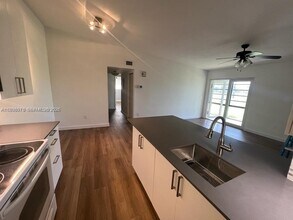 9727 Hammocks Blvd in Miami, FL - Building Photo - Building Photo
