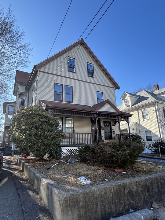 713 Metropolitan Ave, Unit 2 in Boston, MA - Foto de edificio