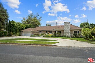4315 Clybourn Ave in Los Angeles, CA - Building Photo - Building Photo