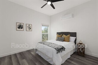 1704-1710 Hanford Dr in San Diego, CA - Building Photo - Building Photo