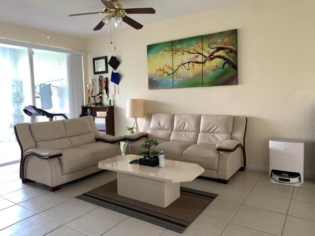 2304 Center Stone Ln in Riviera Beach, FL - Foto de edificio - Building Photo