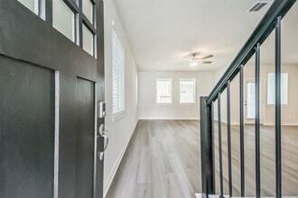 583 Avisa Dr in Kemah, TX - Foto de edificio - Building Photo