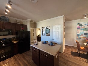 1811 Medical Pkwy in San Marcos, TX - Foto de edificio - Building Photo