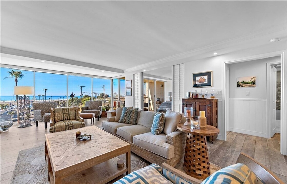 1200 Harbor Dr N in Oceanside, CA - Building Photo