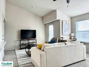 301 Towne Center Dr in Belton, MO - Foto de edificio - Building Photo