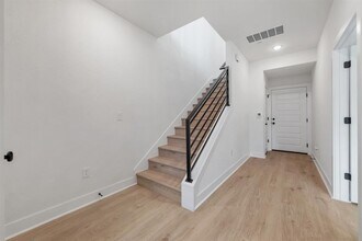 200 W 56th St in Austin, TX - Building Photo - Building Photo