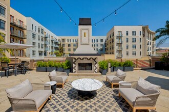 Terraces at Paseo Colorado in Pasadena, CA - Foto de edificio - Building Photo