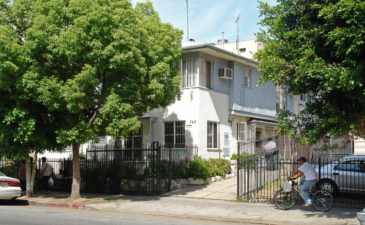 8 Unit APT in Los Angeles, CA - Building Photo