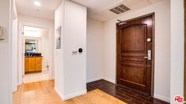 1128 S Serrano Ave-Unit -204 in Los Angeles, CA - Building Photo - Building Photo