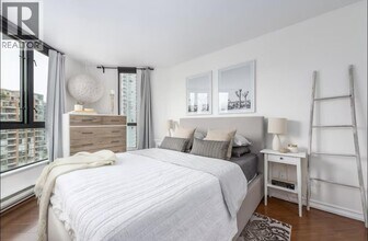 907 Beach Ave in Vancouver, BC - Building Photo - Building Photo