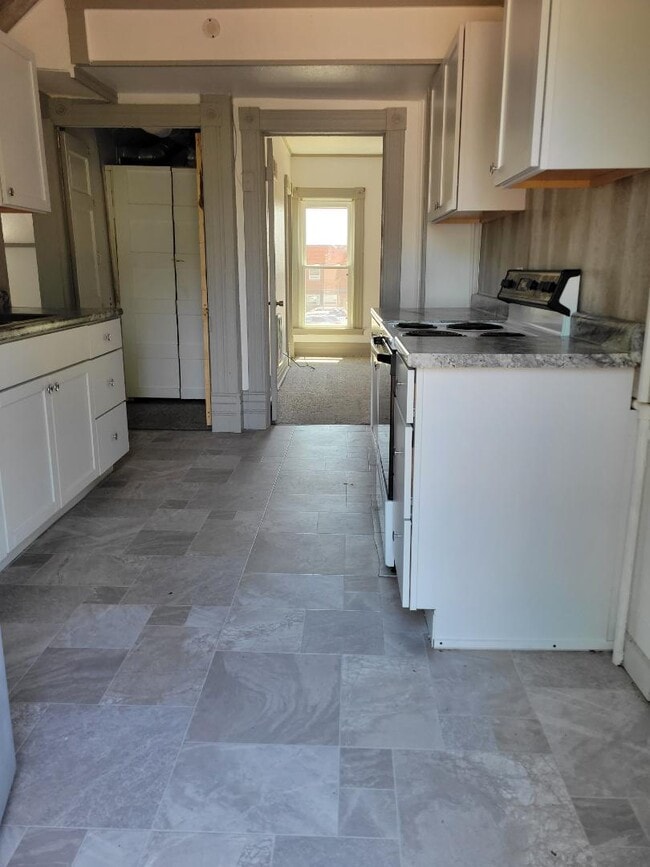 property at 1006 E 2nd St