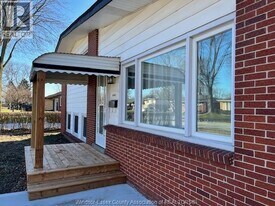 3401 Roxborough Ave in Windsor, ON - Building Photo