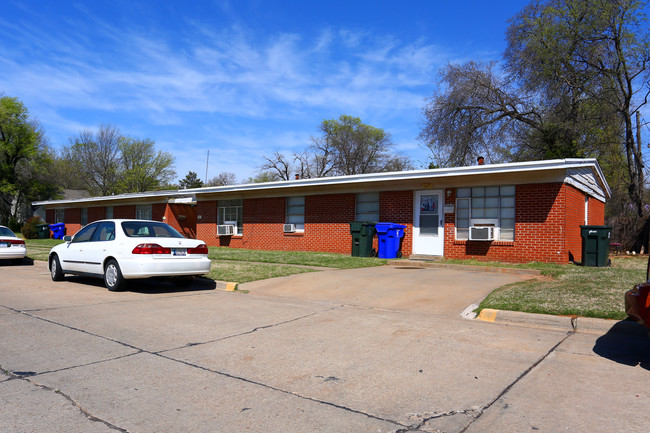 609-615 Hoover St in Norman, OK - Building Photo - Building Photo