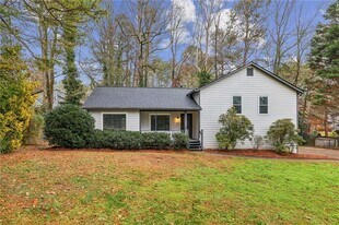 1076 Blackwell Rd in Marietta, GA - Building Photo