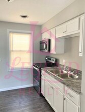 6 McNulty Dr in Florissant, MO - Foto de edificio - Building Photo