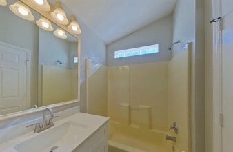 2412 Cedarfield Ln in Kissimmee, FL - Building Photo - Building Photo